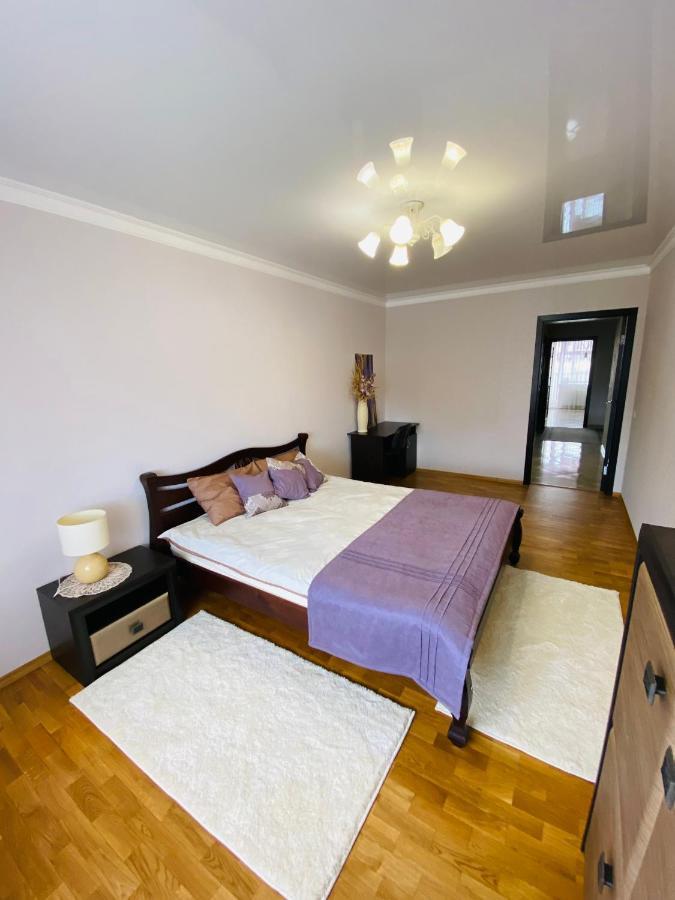 Центр. Поруч Парк Та Став Apartment Ternopil Bagian luar foto
